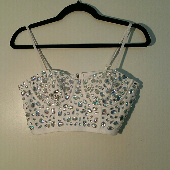 Forever 21 Tops - Forever 21 Beautiful white large sequin halter